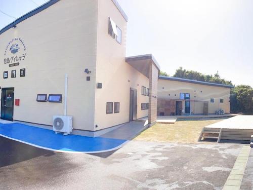 a large building with a ramp in front of it at 柏島ヴィレッジ in Otsuki