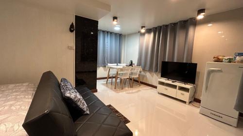 TV a/nebo společenská místnost v ubytování lemoon house khaoyai