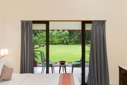 Letto o letti in una camera di Aranya Vilas - A Nature Resort