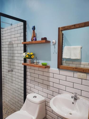 a bathroom with a sink and a toilet and a mirror at HOTEL EL VIAJERO in La Libertad