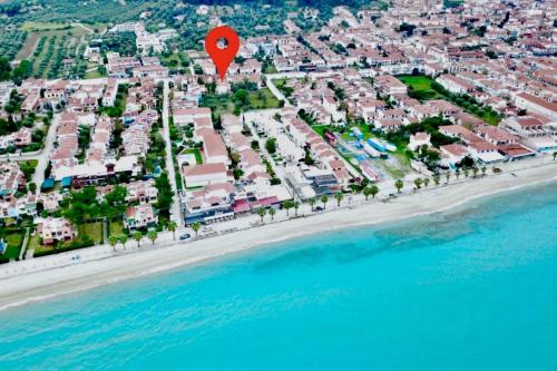 ペフコホリにあるBLACKHAUS PEFKOCHORI CHALKIDIKI Luxury VILLAのギャラリーの写真