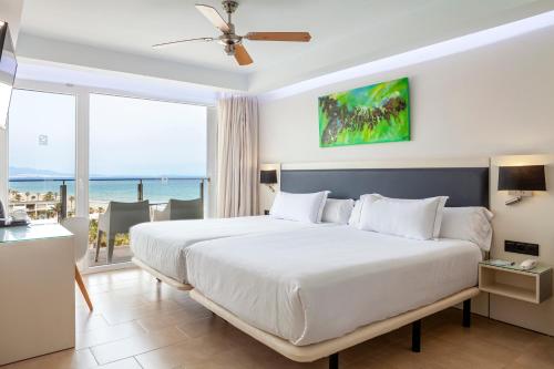 a bedroom with a bed with a view of the beach at Playasol in Roquetas de Mar