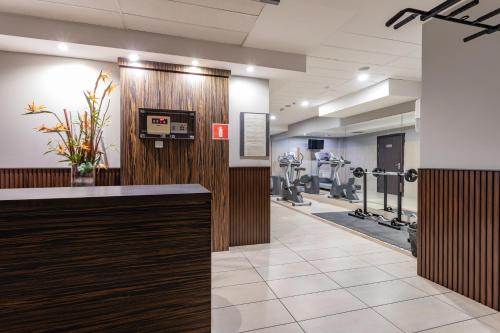 a lobby with a gym with exercise equipment at Qubus Hotel Kielce in Kielce