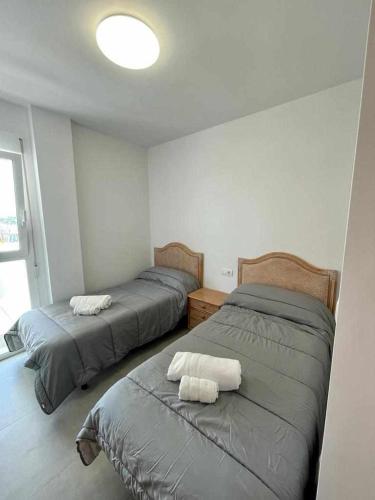 Tempat tidur dalam kamar di Apartamento Albornés