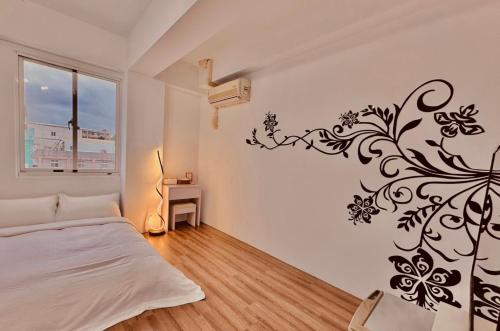 a bedroom with a bed with a black stenciled wall at Love Green in Green Island