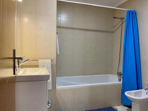 Et badeværelse på Ocean Terrace House