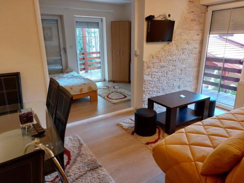 Μια τηλεόραση ή/και κέντρο ψυχαγωγίας στο Oaza mira