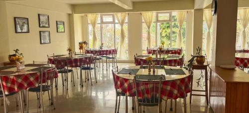 Restaurace v ubytování Shikher