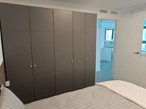 Postel nebo postele na pokoji v ubytování Estupendo apartamento en planta 22. 1ª línea.