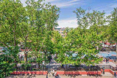 Gallery image of Sunlit LES 1BR w WD nr BD train NYC-865 in New York