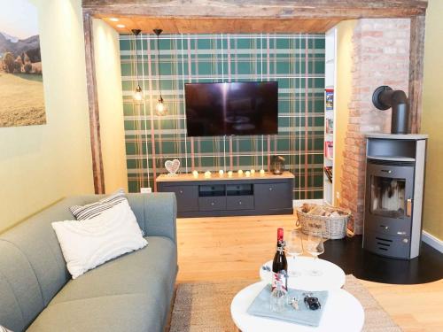 a living room with a couch and a tv at Ferienhaus Altstadtchalet in Schmallenberg