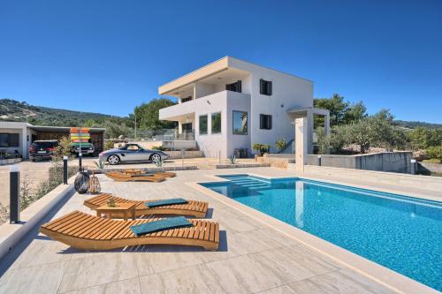 Villa Ming - pool, sea-view and peace