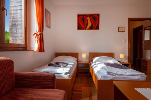 Una cama o camas en una habitación de Penzión Pltník