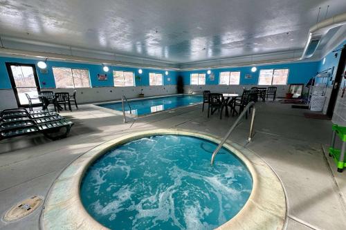 a swimming pool with a large tub in a building at Wingate by Wyndham New Castle - Glenwood Springs in New Castle