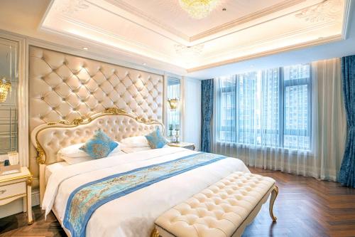 Ένα ή περισσότερα κρεβάτια σε δωμάτιο στο Wyndham Grand Kunming East