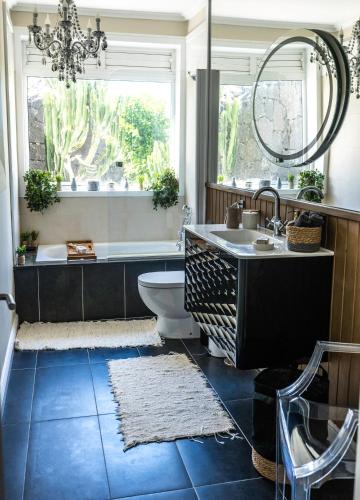 a bathroom with a tub and a toilet and a sink at Villa Canis in Tías