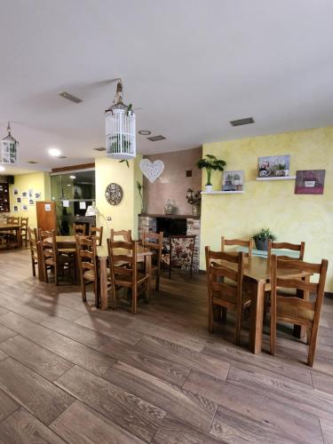 a dining room with wooden tables and chairs at Saint James Way in Cacabelos