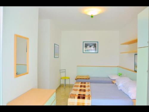 מיטה או מיטות בחדר ב-Lovely beachside flat - Beahost