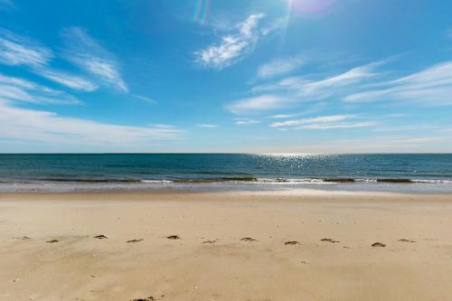 a sandy beach with the ocean in the background at Seashells on Bank in Harwich Port