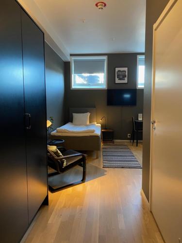 a small bedroom with a bed and a window at Magnolia House Norrviken in Sollentuna