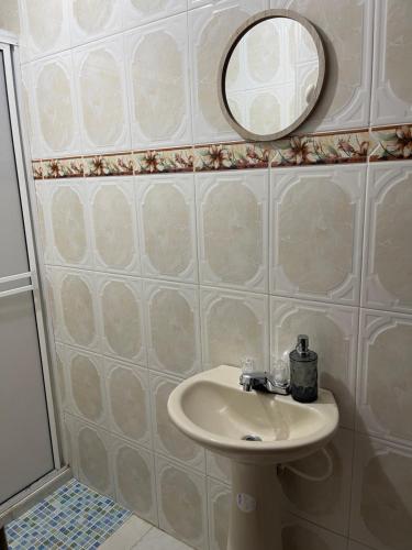 a bathroom with a sink and a mirror at Hospedaje él Familia in Cartagena de Indias