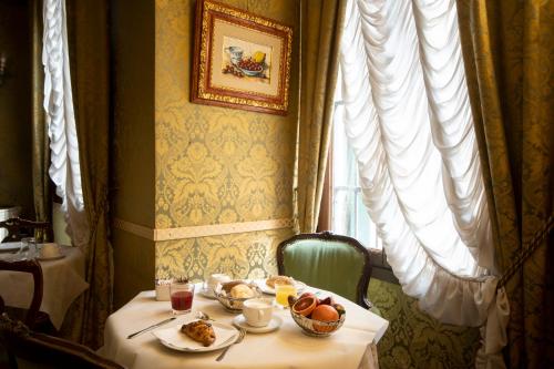 Možnosti snídaně pro hosty v ubytování Hotel Ateneo