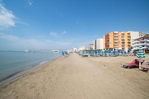 Gallery image of Vila M Vera Rooms with kitchen and Apartments in Durrës