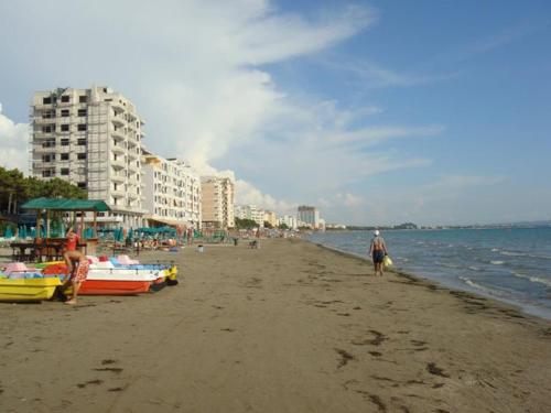 Gallery image of Vila M Vera Rooms with kitchen and Apartments in Durrës