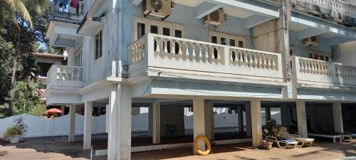 Sea mist by GTA&H near SBI bank fort aguada roadにあるバルコニーまたはテラス