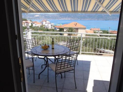 Apartment in Slatine with sea view, terrace, air conditioning, WiFi 5147-1