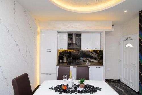 Apartment in Okrug Gornji with sea view, balcony, air conditioning, WiFi 5134-3
