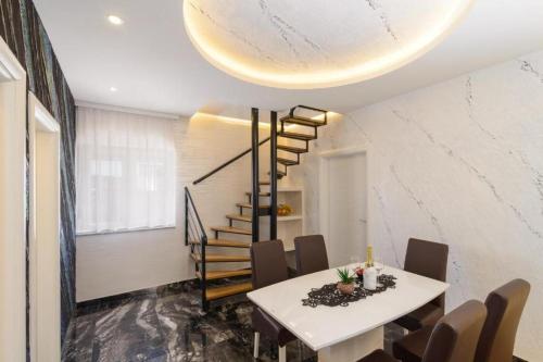 Apartment in Okrug Gornji with sea view, balcony, air conditioning, WiFi 5134-3