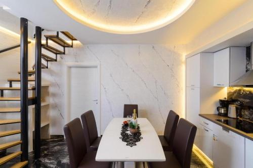 Apartment in Okrug Gornji with sea view, balcony, air conditioning, WiFi 5134-3