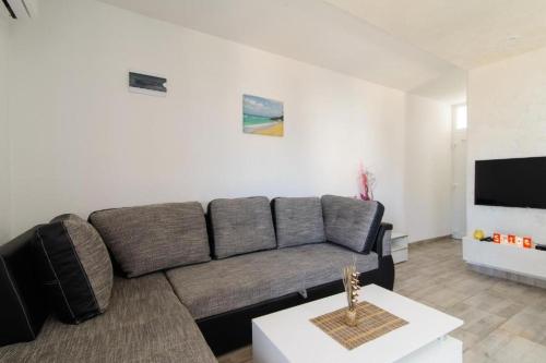 Apartment in Okrug Gornji with sea view, terrace, air conditioning, WiFi 5134-4