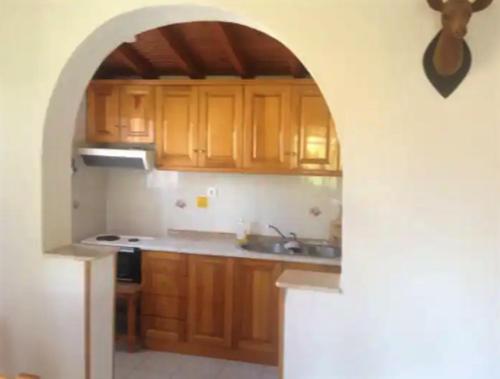 Η κουζίνα ή μικρή κουζίνα στο Kaiti Villa 4