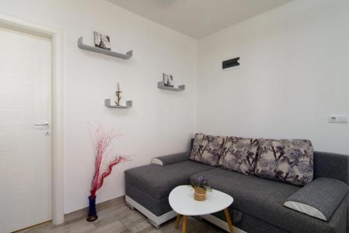 Apartment in Okrug Gornji with sea view, balcony, air conditioning, WiFi 5134-7