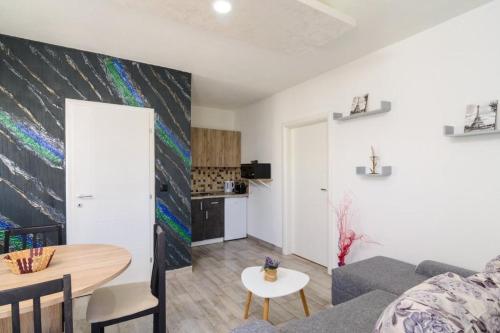 Apartment in Okrug Gornji with sea view, balcony, air conditioning, WiFi 5134-7