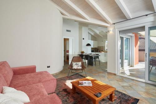 A kitchen or kitchenette at Residenza Ai Ferrari