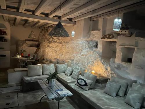 Gambar di galeri bagi Windhouses Serifos di Serifos Chora