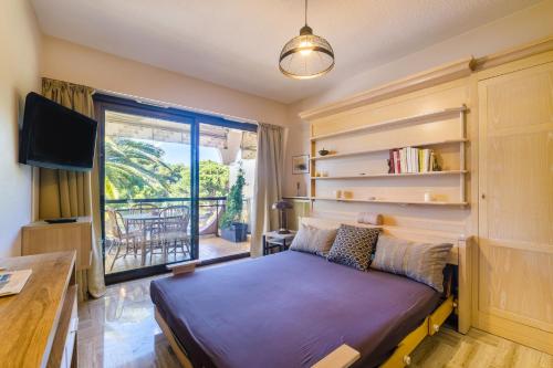 Ένα ή περισσότερα κρεβάτια σε δωμάτιο στο Riviera de Bahia