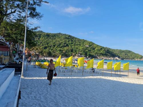 Foto dalla galleria di Almost Famous Hostel a Haad Rin