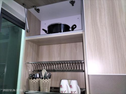 a pot sitting on top of a shelf in a kitchen at Damai Homestay Almyra in Kajang