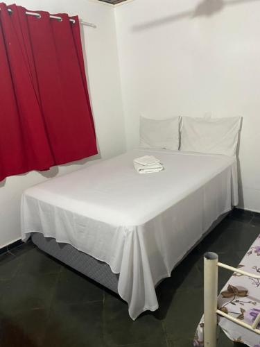 سرير أو أسرّة في غرفة في Quintal das Estrelas