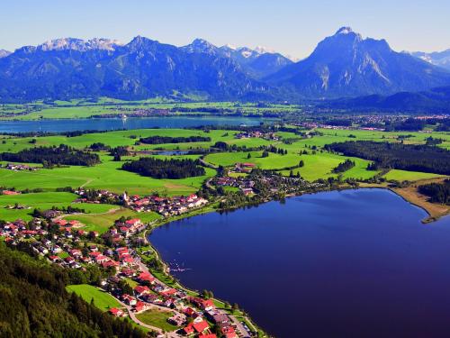 an aerial view of a town next to a lake at Seehotel Hartung & Ferienappartements in Füssen