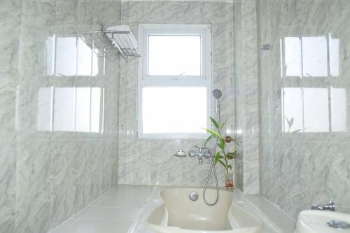 Ванна кімната в Studio Family apartment Thamel, green-hospitality