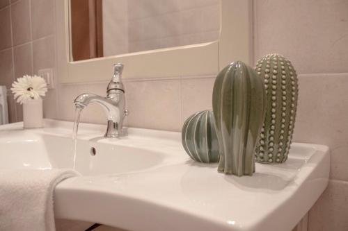 a bathroom sink with a cactus on top of it at Il Monastero in Castelletto sopra Ticino