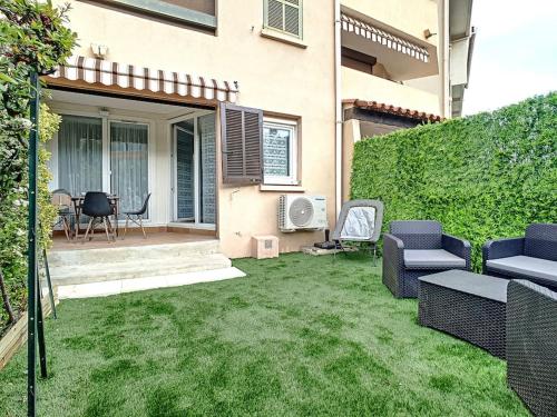 Zdjęcie z galerii obiektu 2-3 pièces climatisé en rez de jardin Piscine Tennis Boulodrome w Fréjus