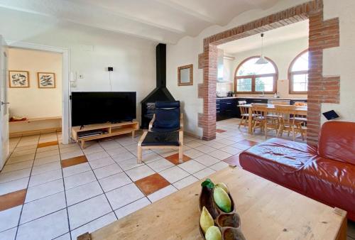 Ampuriahome Villa hosting 15, pool & mooring