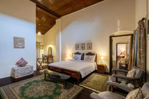 a bedroom with a bed and a mirror at amã Stays & Trails - Wayside Villa, Kurseong in Karsiyang