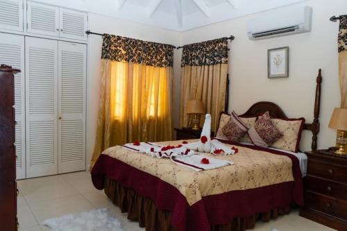 a bedroom with a bed with red roses on it at Smart villa @ Richmond in Richmond